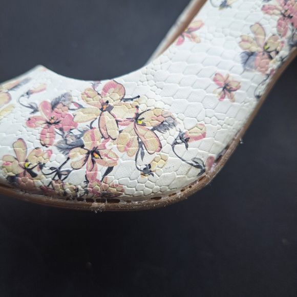 Call It Spring Womens 7.5 VEGAN Faux Pebbled Leather Floral Pointed Toe Heels - Picture 11 of 15